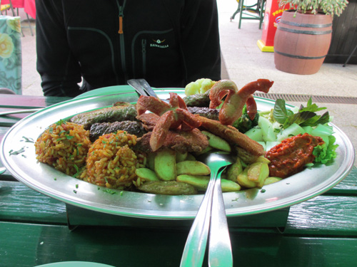 eten bij het restaurant op de camping